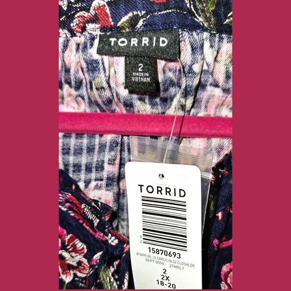 Torrid plus size floral cold shoulder top with olive twill aviator crop jean set - Picture 13 of 16